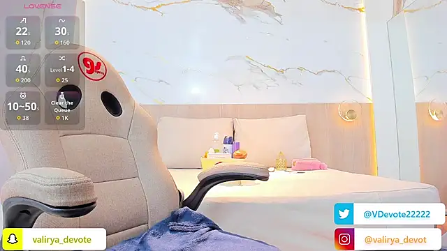 Snapshot of valirya_devote chatting on 11.04.25 valirya devote online show from 11.04.25