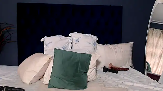 PrettyBoobsxx42 online show from 12.23.25