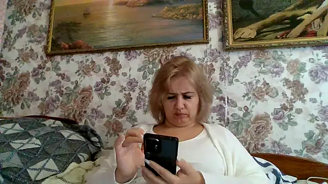 Snapshot of LustyyX chatting on 10.06.25 LustyyX online show from 10.06.25