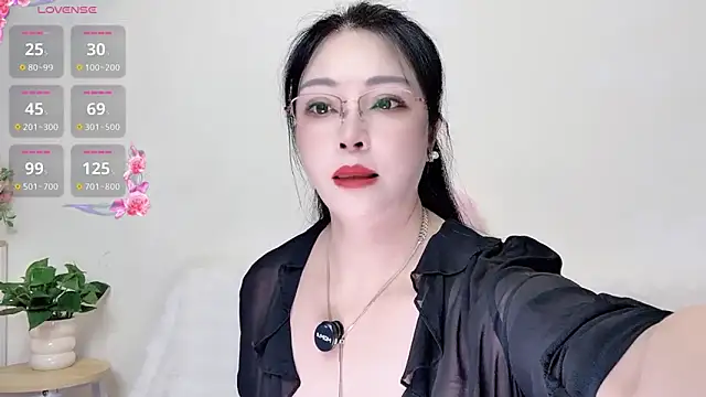 Hua Hua 0 online show from 09.09.25