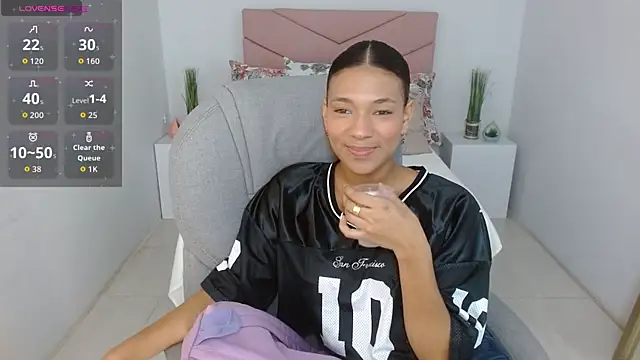 SarayVega  online show from 10.23.25