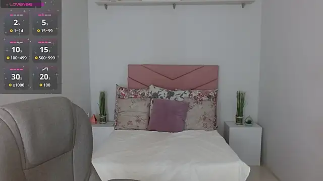 SarayVega  online show from 10.29.25