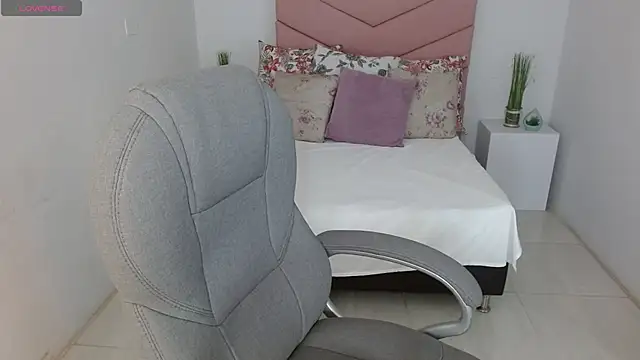 SarayVega  online show from 11.04.25