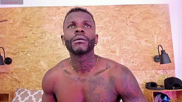 Snapshot of santiblack7 chatting on 10.20.25 santiblack7 online show from 10.20.25