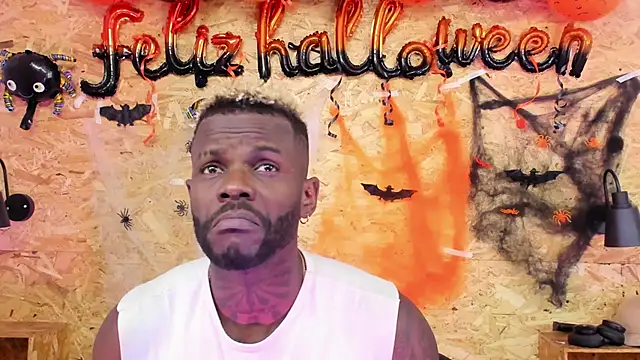 Snapshot of santiblack7 chatting on 10.28.25 santiblack7 online show from 10.28.25