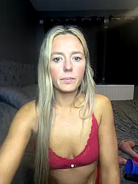 Snapshot of sammie-99 chatting on 09.28.25 sammie-99 online show from 09.28.25