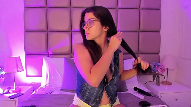 MiaMillers1 online show from 01.15.26