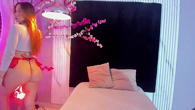 Snapshot of MONIK_FOX_CR chatting on 10.21.25 MONIK FOX CR online show from 10.21.25