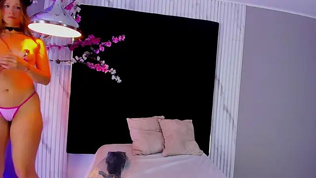 Snapshot of MONIK_FOX_CR chatting on 10.29.25 MONIK FOX CR online show from 10.29.25