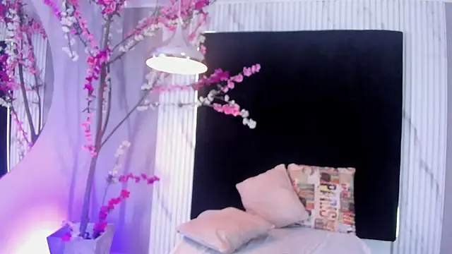 Snapshot of MONIK_FOX_CR chatting on 10.30.25 MONIK FOX CR online show from 10.30.25