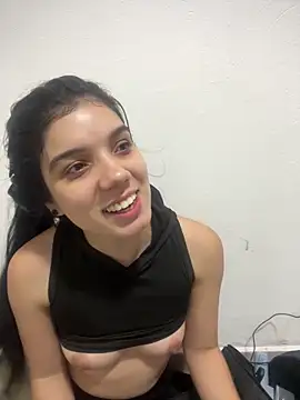 Snapshot of Sarita__Gomez chatting on 10.28.25 Sarita Gomez online show from 10.28.25