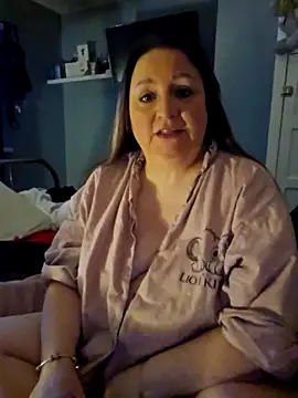 Snapshot of Naughtiness-but-Nice chatting on 10.10.25 Naughtiness-but-Nice online show from 10.10.25