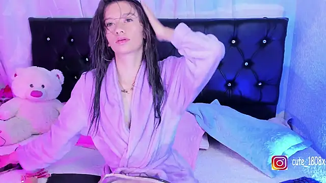 Snapshot of Sofiia_cute_ chatting on 10.18.25 Sofiia cute online show from 10.18.25