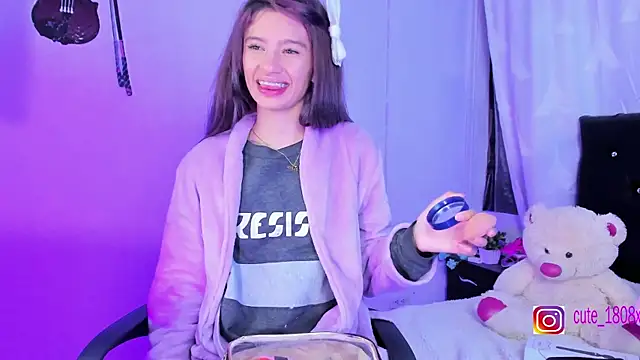 Snapshot of Sofiia_cute_ chatting on 10.20.25 Sofiia cute online show from 10.20.25