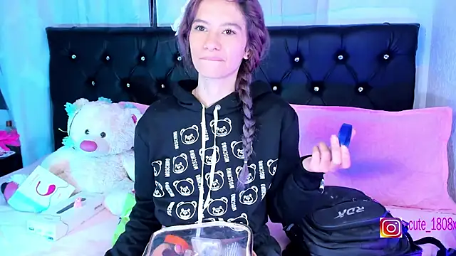 Snapshot of Sofiia_cute_ chatting on 11.06.25 Sofiia cute online show from 11.06.25