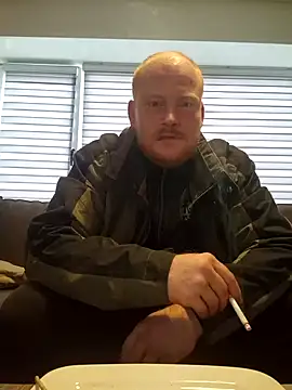 Snapshot of svenni2525 chatting on 10.13.25 svenni2525 online show from 10.13.25