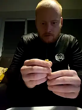 Snapshot of svenni2525 chatting on 10.15.25 svenni2525 online show from 10.15.25