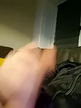 Snapshot of svenni2525 chatting on 10.17.25 svenni2525 online show from 10.17.25