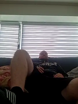 Snapshot of svenni2525 chatting on 10.18.25 svenni2525 online show from 10.18.25