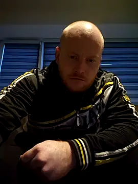 Snapshot of svenni2525 chatting on 10.29.25 svenni2525 online show from 10.29.25