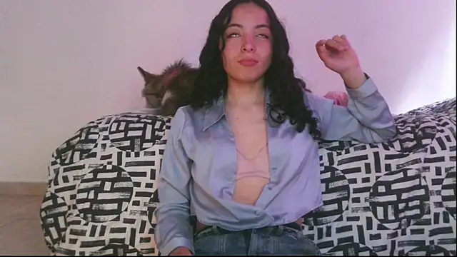 Snapshot of aliceclair_ chatting on 10.26.25 aliceclair  online show from 10.26.25