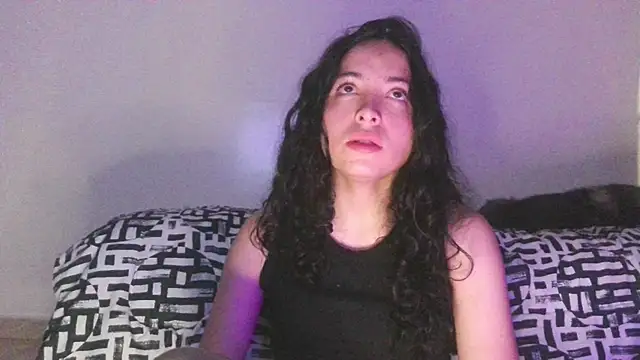 Snapshot of aliceclair_ chatting on 10.28.25 aliceclair  online show from 10.28.25