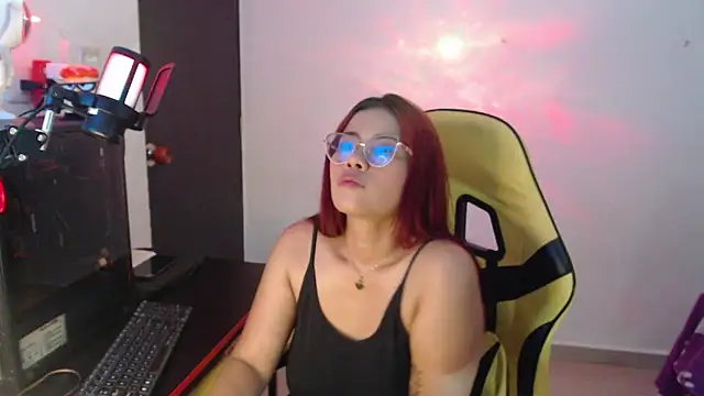 Snapshot of Scarlett_Gracee_ chatting on 11.18.25 Scarlett Gracee online show from 11.18.25