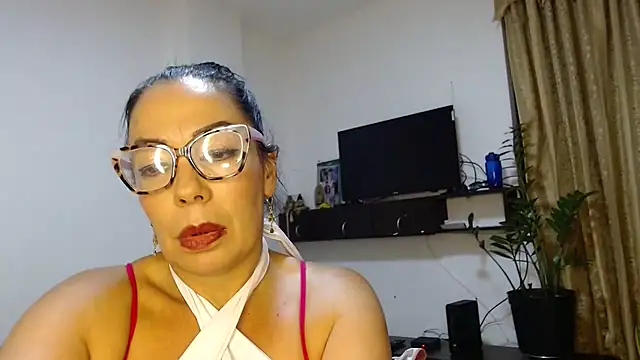 Snapshot of naiaratobon__ chatting on 10.12.25 naiaratobon online show from 10.12.25