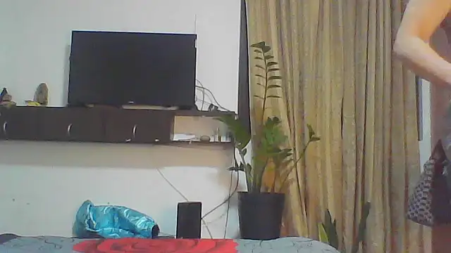 Snapshot of naiaratobon__ chatting on 10.24.25 naiaratobon online show from 10.24.25