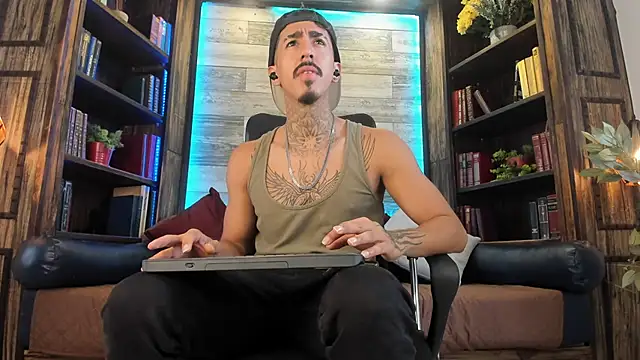 Snapshot of Donovan_Desmond chatting on 10.03.25 Donovan Desmond online show from 10.03.25