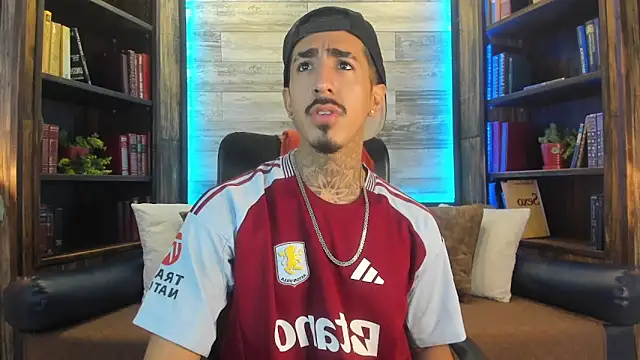 Snapshot of Donovan_Desmond chatting on 10.14.25 Donovan Desmond online show from 10.14.25