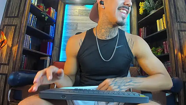 Snapshot of Donovan_Desmond chatting on 10.20.25 Donovan Desmond online show from 10.20.25