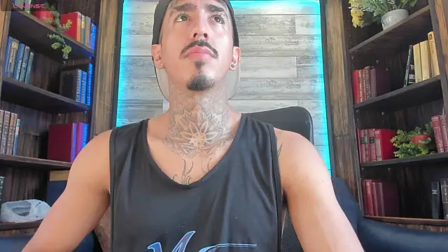 Snapshot of Donovan_Desmond chatting on 10.29.25 Donovan Desmond online show from 10.29.25