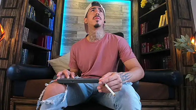 Snapshot of Donovan_Desmond chatting on 11.12.25 Donovan Desmond online show from 11.12.25