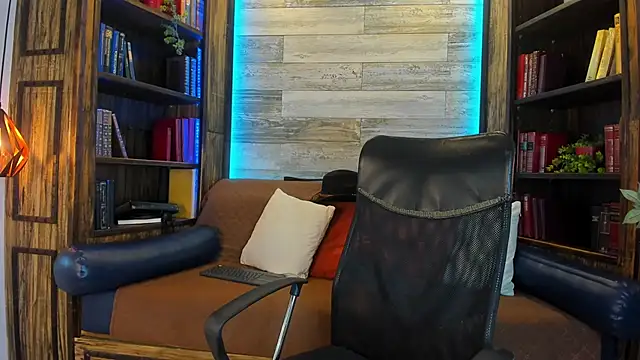 Snapshot of Donovan_Desmond chatting on 11.13.25 Donovan Desmond online show from 11.13.25