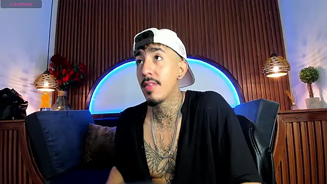 Snapshot of Donovan_Desmond chatting on 11.15.25 Donovan Desmond online show from 11.15.25