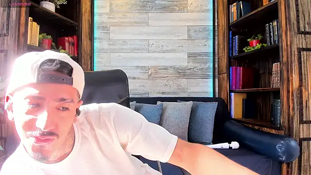 Donovan Desmond online show from 04.16.26