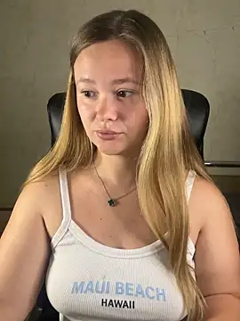 Snapshot of CaramelleSugar_ chatting on 09.25.25 CaramelleSugar online show from 09.25.25