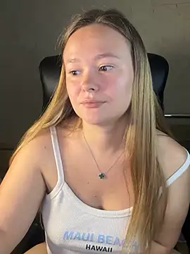 Snapshot of CaramelleSugar_ chatting on 10.02.25 CaramelleSugar online show from 10.02.25