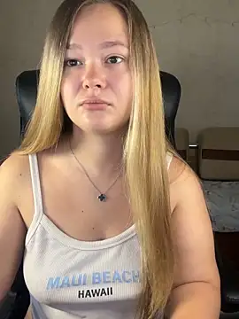 Snapshot of CaramelleSugar_ chatting on 10.06.25 CaramelleSugar online show from 10.06.25