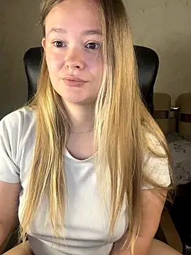 Snapshot of CaramelleSugar_ chatting on 10.17.25 CaramelleSugar online show from 10.17.25