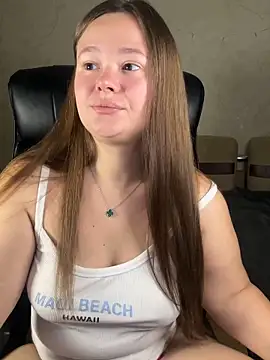 Snapshot of CaramelleSugar_ chatting on 11.06.25 CaramelleSugar online show from 11.06.25