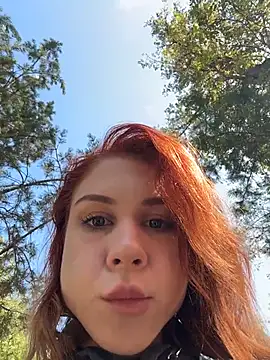 Snapshot of RosieSecret chatting on 10.08.25 RosieSecret online show from 10.08.25