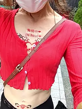 Snapshot of pink-mai chatting on 10.04.25 pink-mai online show from 10.04.25