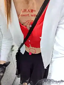 Snapshot of pink-mai chatting on 10.17.25 pink-mai online show from 10.17.25