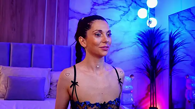 EllyLynn online show from 10.30.25