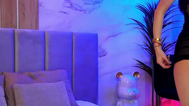 Snapshot of EllyLynn chatting on 02.15.26 EllyLynn online show from 02.15.26