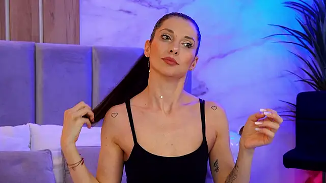 Snapshot of EllyLynn chatting on 02.21.26 EllyLynn online show from 02.21.26