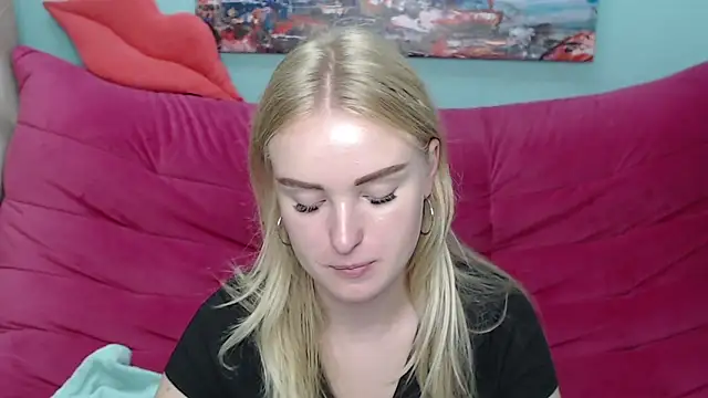 Snapshot of SofySofty chatting on 09.28.25 SofySofty online show from 09.28.25