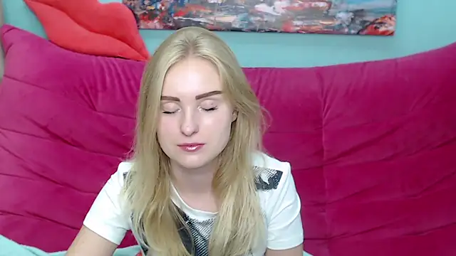 Snapshot of SofySofty chatting on 10.02.25 SofySofty online show from 10.02.25